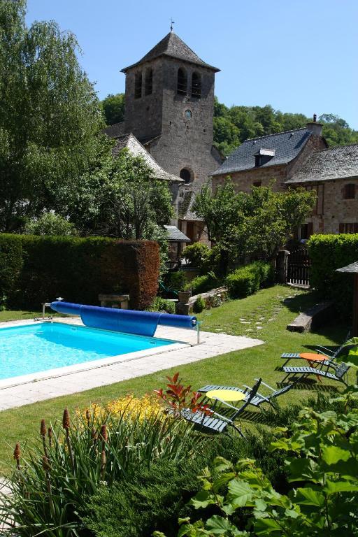 Logis Hotel Restaurant L'Auberge Du Chateau Muret-le-Château Buitenkant foto